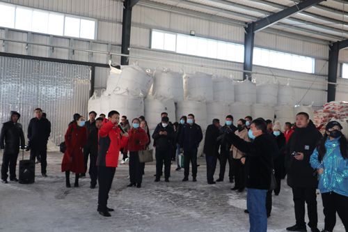 筑夢峰會核心客戶參觀通四方農(nóng)科原料車間 筑夢峰會核心客戶參觀通四方農(nóng)科原料車間